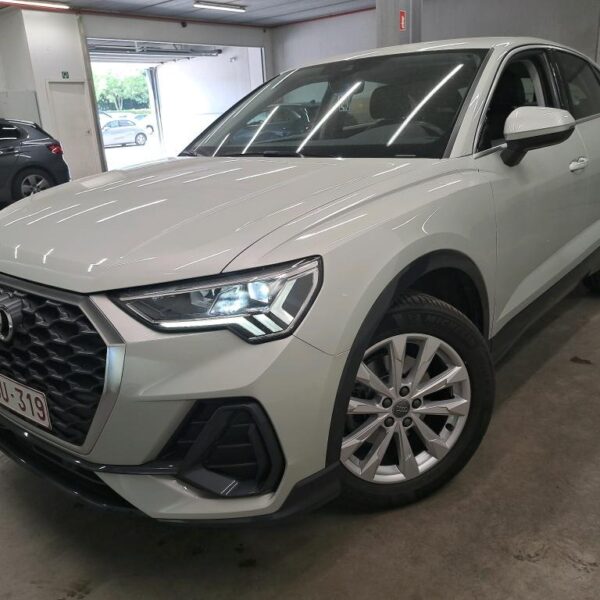 AUDI - AUD Q3 SB 35 TDI 150PK S-Tronic Business Edition Pack Platinum & DAB & Towing Hook