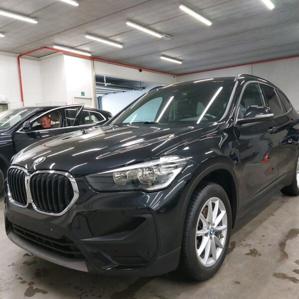 BMW - BMW X1 sDrive18dA 136PK Advantage Pack Business With Heated Seats & Comfort Access & Harman Kardon Sound & Rear Camera