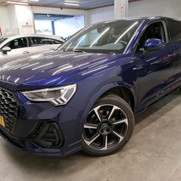 AUDI - AUD Q3 SB 35 TDI 150PK S-Tronic S Line Business Edition Pack Sport & Platinum & Shadow Look