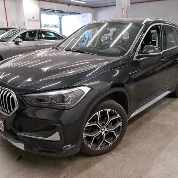 BMW - BMW X1 sDrive18d 136PK XLine Pack Business Plus With Heated Sport Seats & Comfort Access & LED HeadLights & Pano Roof